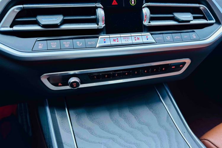 Used BMW X7 2021 xDrive40i Luxury M Sport Package
