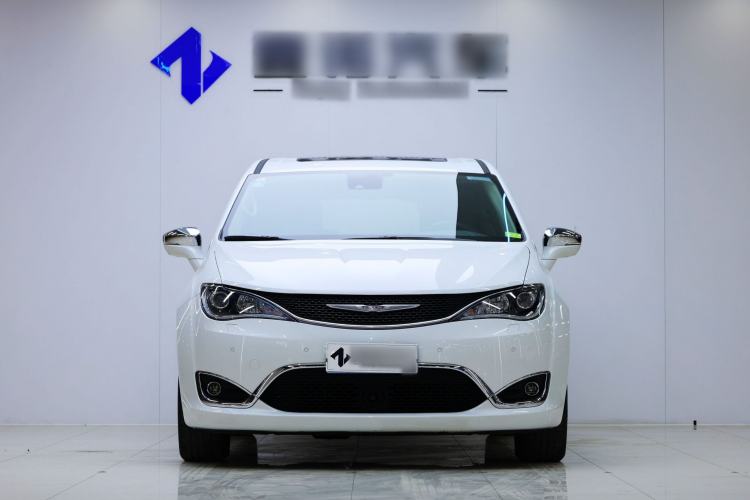 Used Chrysler Grand Voyager 2017 3.6L Premium Edition