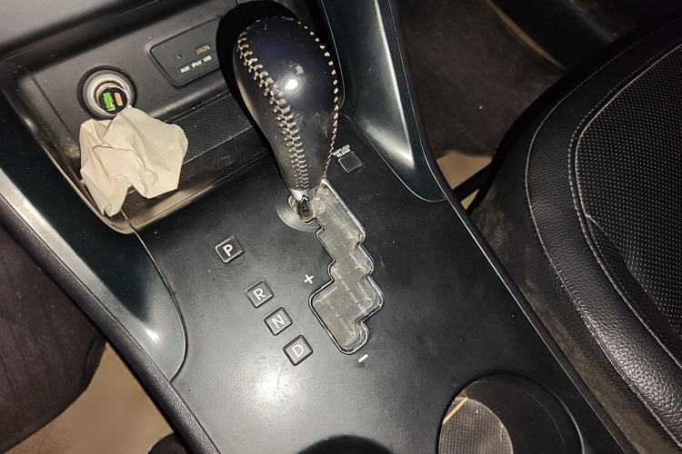 Used Hyundai ix35 2013 2.0L Automatic Two-Wheel Drive Smart GLS China IV Standard Gear Lever