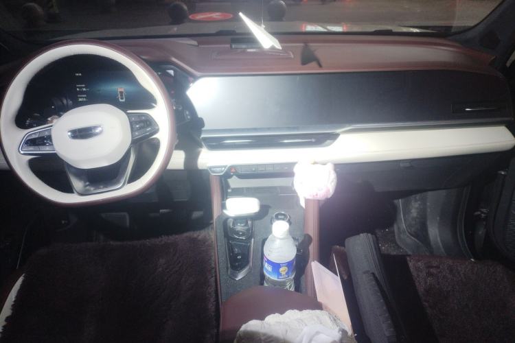 Used Geely Auto Monjaro L 2024 2.0TD High-Power Automatic Two-Wheel Drive Yunqi Version Center Console