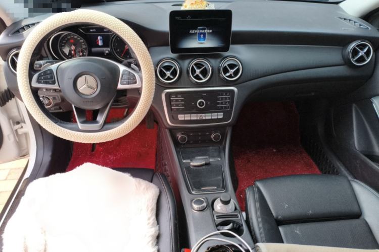 Used Mercedes-Benz GLA 2019 GLA 200 Dynamic Edition Center Console