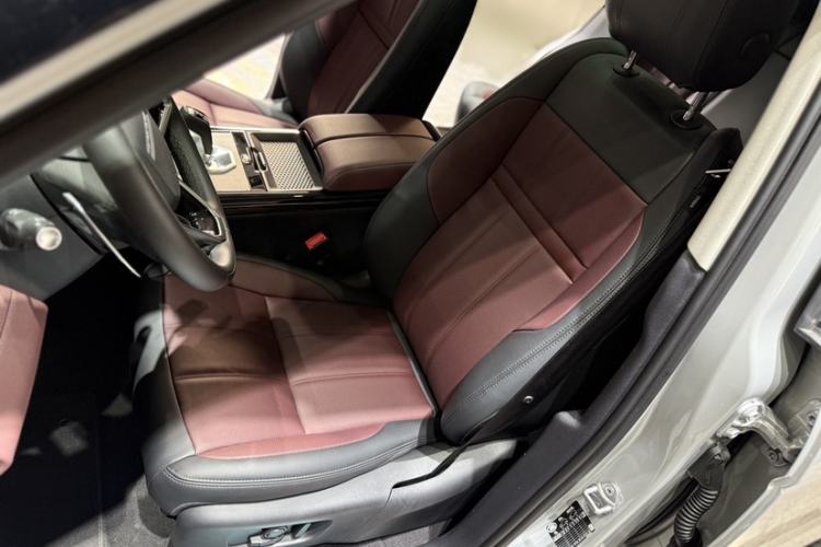 Used Land Rover Range Rover Evoque 2023 Aurora L 249 PS Luxury Edition
