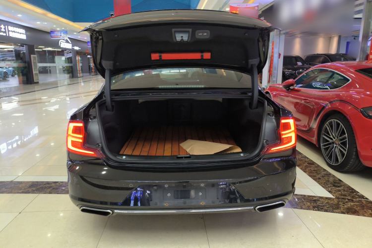 Used Volvo S90 2019 T4 Zhiyi Edition
