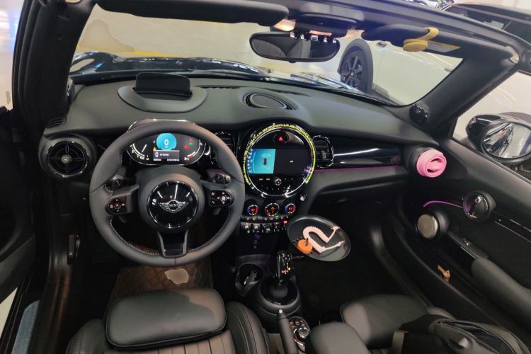 Used MINI 2023 Revised 2.0T COOPER S CABRIO Artist Center Console