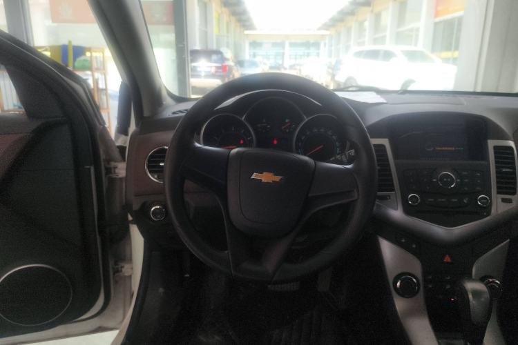 Used Chevrolet Cruze 2015 Hatchback 1.6L Automatic Comfort Edition