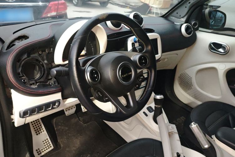 Used smart fortwo 2016 0.9T 66kW Hardtop Pioneer Edition
