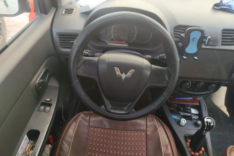 Used Wuling Hongguang 2015 1.5L S Basic Version China V Standard Steering Wheel
