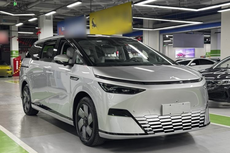 Used XPeng X9 2024 702 Ultra-Long Range Pro Exterior 1
