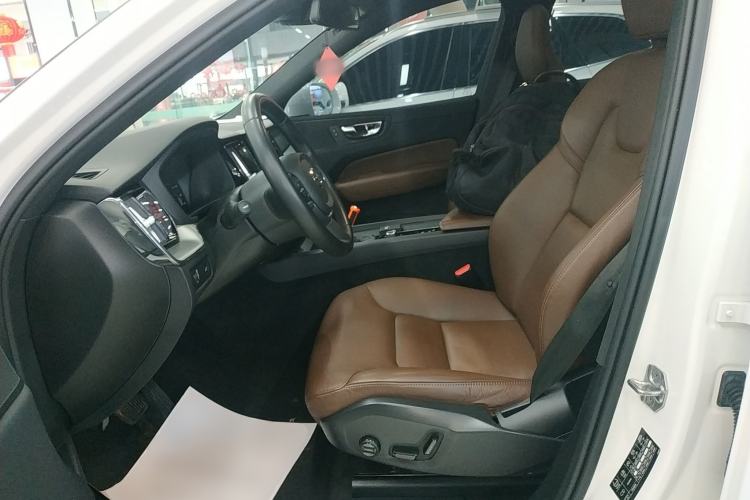 Used Volvo XC60 2021 T5 4x4 Smart Luxury Edition Left Front Seat