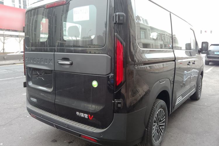 Used Sinotruk Pioneer V 2025 Multi-Function PRO Version 2.0T Automatic Short Wheelbase Low Roof Rear Right 45 Deg