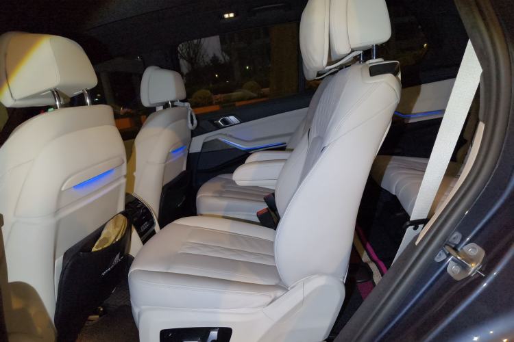 Used BMW X7 2021 xDrive40i Luxury Package with Premium Features