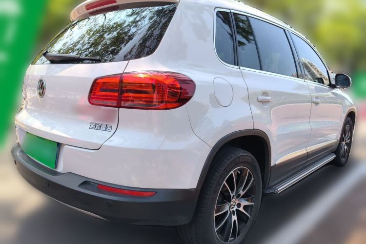 Used Volkswagen Tiguan 2015 1.8TSI Automatic All-Wheel-Drive Luxury Model Rear Right 45 Deg