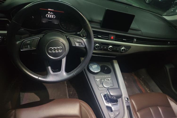 Used Audi A4L 2019 40 TFSI Ambition China VI Steering Wheel