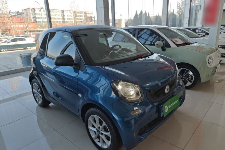 Used smart fortwo 2015 1.0L 52 kW hardtop Dynamic version
