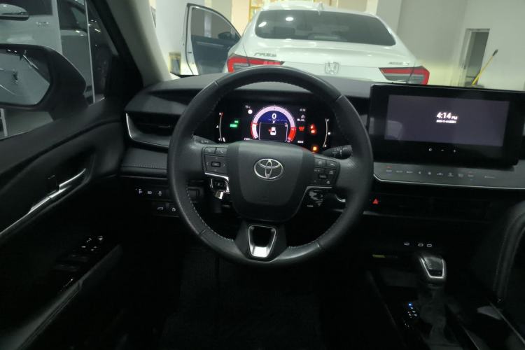 Used Toyota Camry 2024 Dual-Motor 2.0 HGVP Luxury Edition
