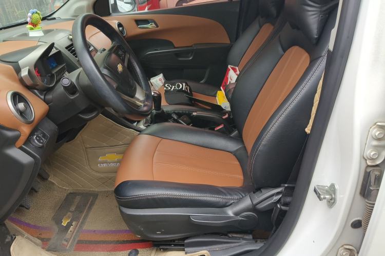 Used Chevrolet Aveo Sonic 2011 Sedan 1.4L MT SL
