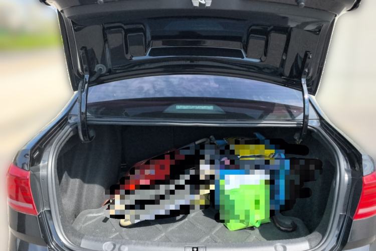 Used Volkswagen Lavida 2015 1.6L Manual Comfort Edition Trunk