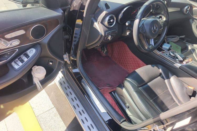 Used Mercedes-Benz GLC 2017 GLC 300 4MATIC Sport Edition Interior 3