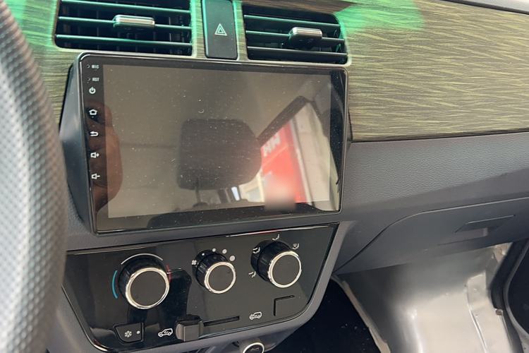 Used Jinbei Hiace X30 2023 1.5L Super-Comfortable Passenger Van 5/6/7-Seater Non-Air-Conditioned Version Model SWC15M