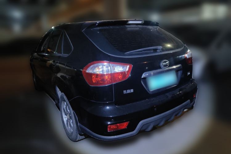 Used BYD S6 2014 2.0L Manual Luxury 7-Seater Rear Left 45 Deg