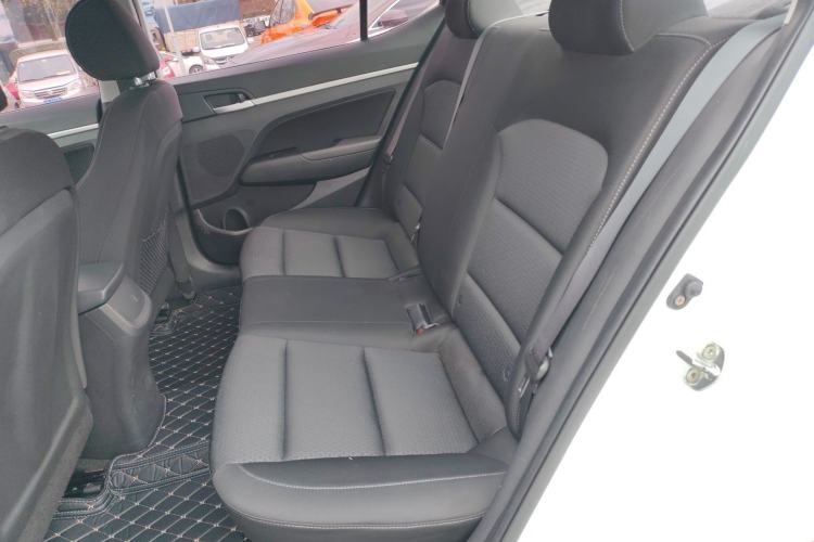 Used Hyundai Elantra (6th Generation / Lingdong) 2018 1.6L Automatic 15th Anniversary Special Edition Left Rear Seat