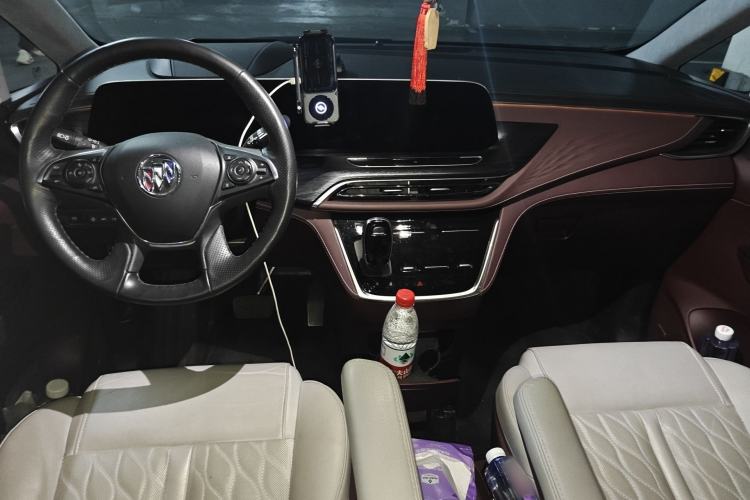 Used Buick GL8 2022 Facelifted Avenir Aivia 7-Seater Premium Edition Center Console