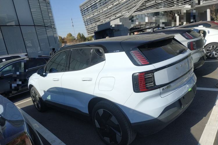 Used Volvo EX30 2025 Rear-Drive Long-Range Version Ultra
