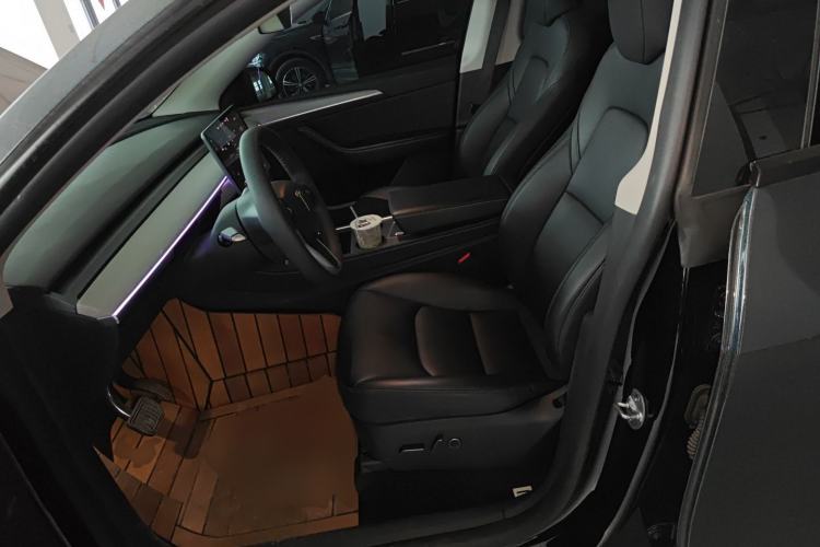 Used Tesla Model Y 2023 Rear-Wheel-Drive Version
