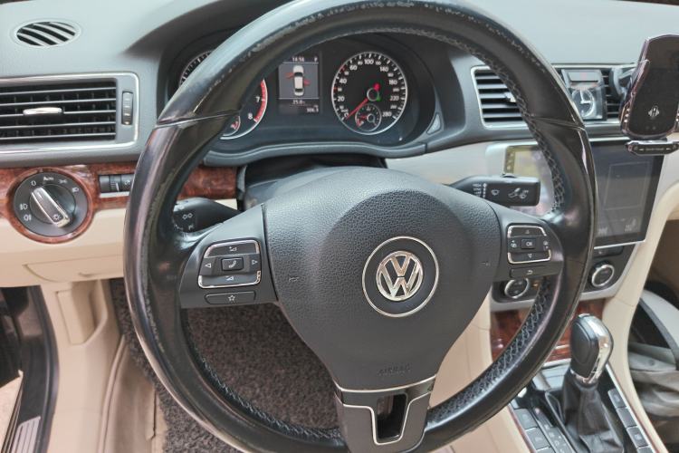 Used Volkswagen Passat 2013 1.8TSI DSG Prestige Edition Steering Wheel