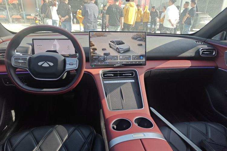 Used Chery Fengyun Fulwin A9L 2025 Model, Four-Wheel Drive High-Energy Peak Edition Center Console