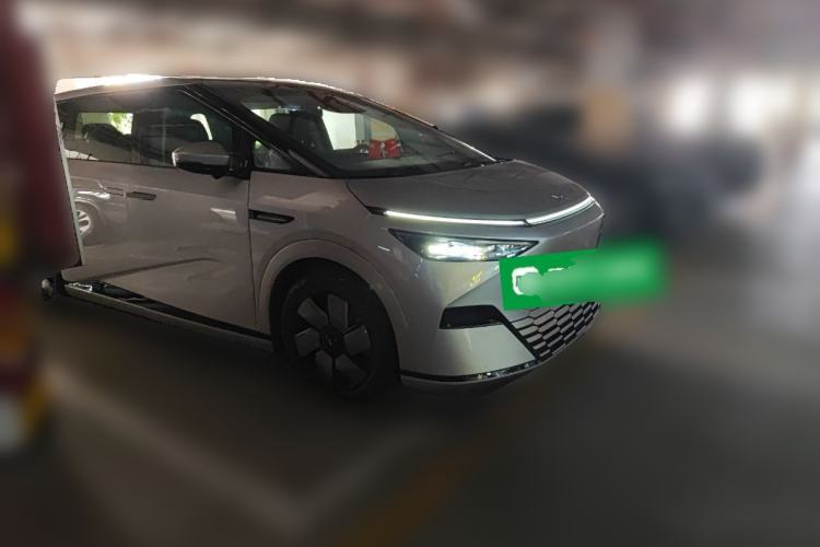 Used XPeng X9 2024 702 Ultra-Long Range Max
