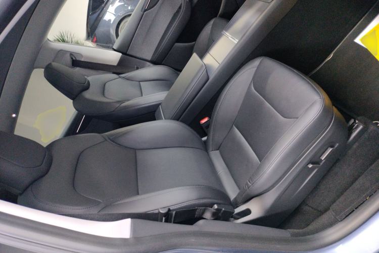 Used Tesla Model Y 2025 Rear-Wheel-Drive Version