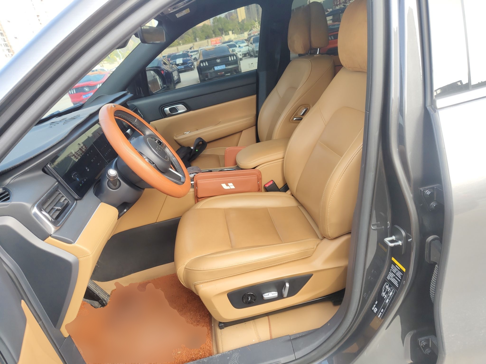 المقاعد الأمامية داخل السيارة