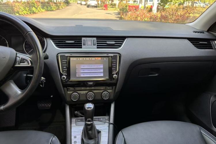 Used Skoda Octavia 2016 TSI280 DSG Smart Drive Edition Interior 5