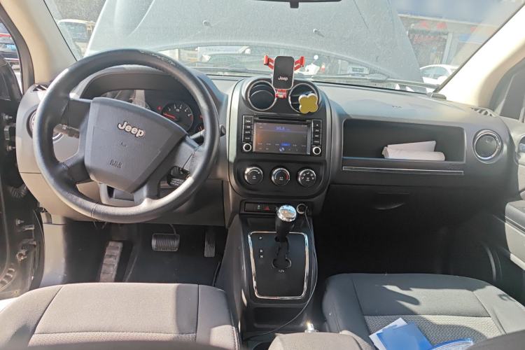 Used Jeep Compass 2010 2.4L four-wheel drive sport version
