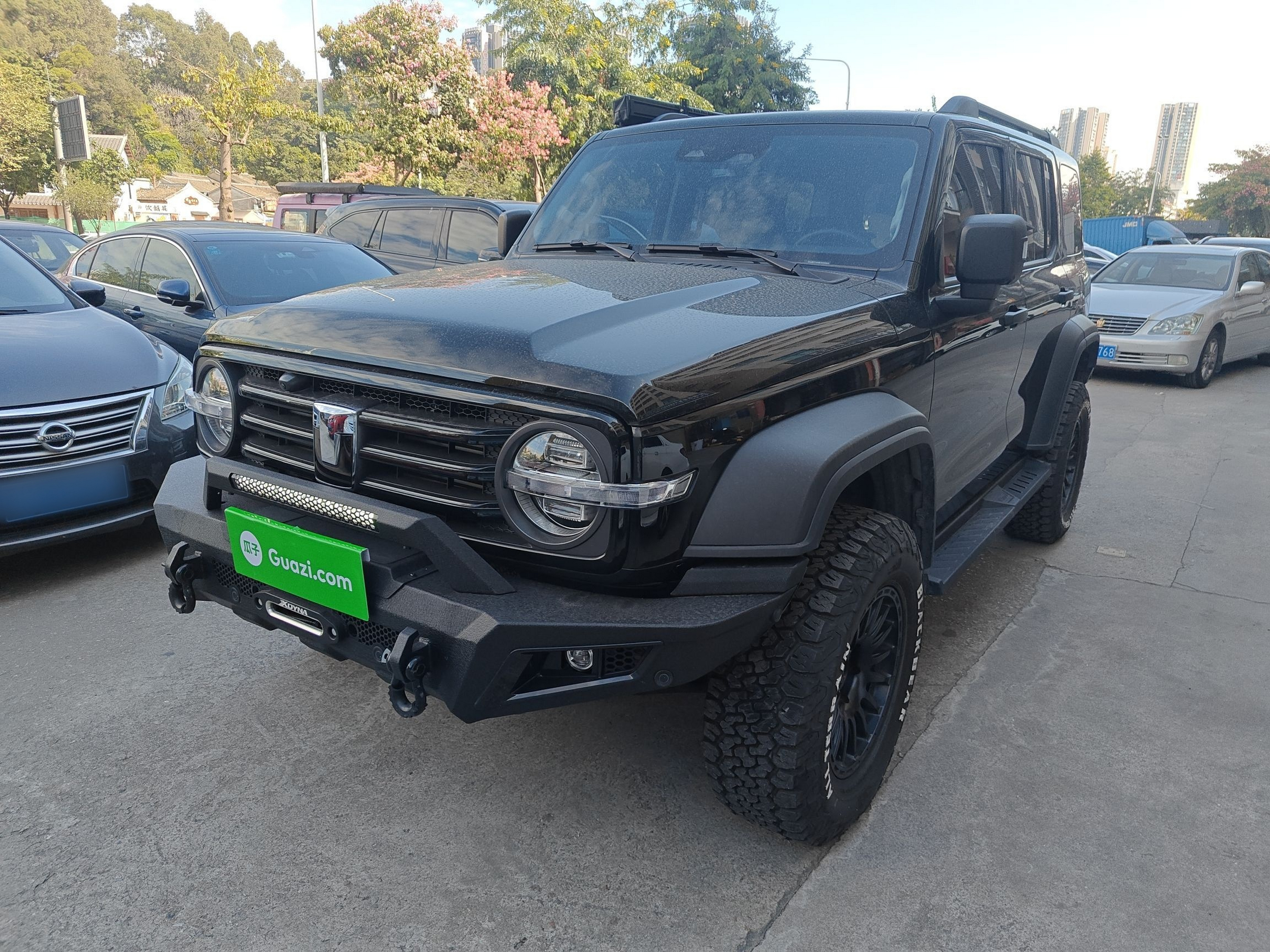 تحت مقدمة السيارة