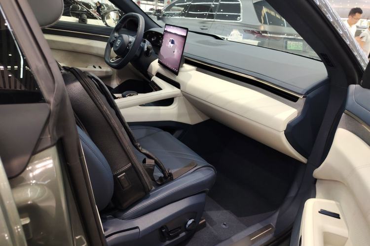 Used Zeekr 001 2024 YOU Edition 100 kWh All-Wheel Drive Right Front Seat