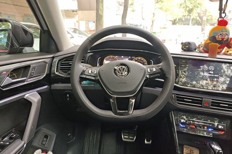 Used Volkswagen Tayron 2020 330TSI Two-Wheel Drive Luxury Connected Pro Edition Steering Wheel