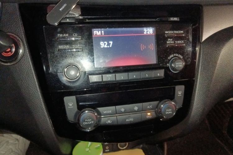 Used Nissan X-Trail 2015 2.0L CVT Comfort MAX Edition 2WD Audio And AC Panel