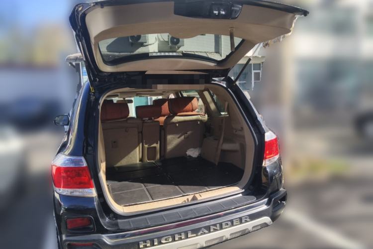 Used Toyota Highlander 2012 2.7L Two-Wheel Drive 7-Seater Luxury Edition Trunk