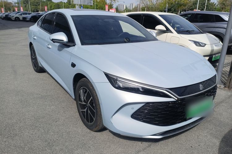 Used BYD Qin L 2025 DM-i Smart Drive 120KM Superior Model Front Right 45 Deg