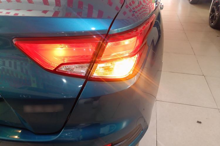 Used Nissan Lannia 2016 1.6L Manual Cool Edition Exterior 3