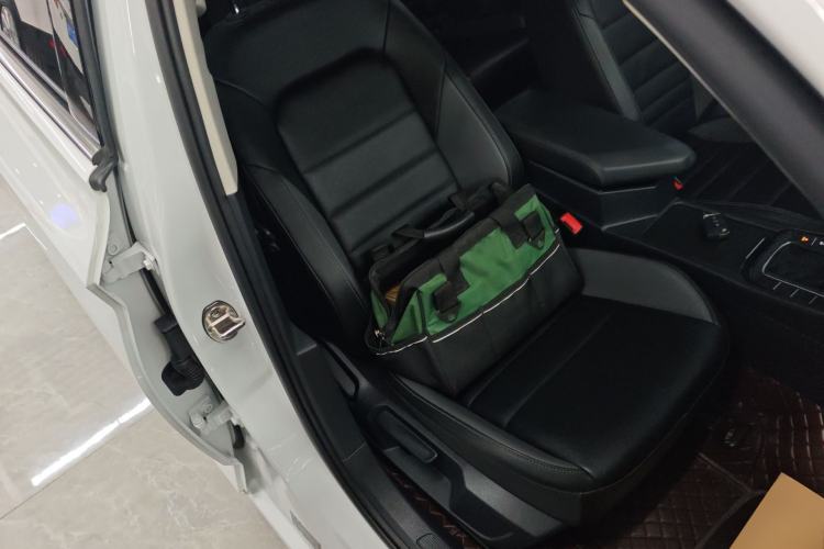 Used Volkswagen Sagitar 2022 280TSI DSG Excellence Edition Right Front Seat