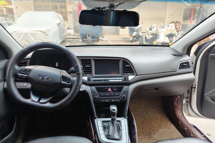 Used Hyundai Elantra (6th Generation / Lingdong) 2018 1.4T Dual-Clutch Xuan Dong · Dynamic Edition Center Console
