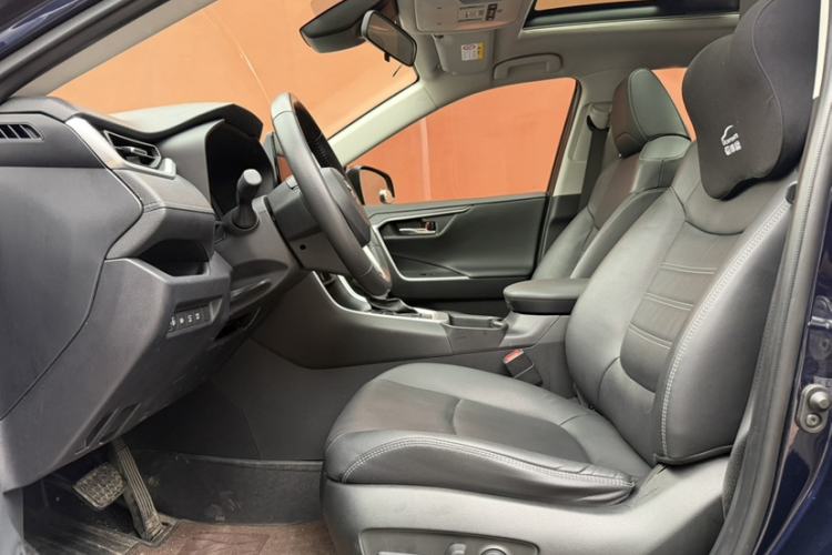 Used Toyota RAV4 2023 Dual-Engine 2.5L E-CVT Two-Wheel Drive Elite Plus Edition
