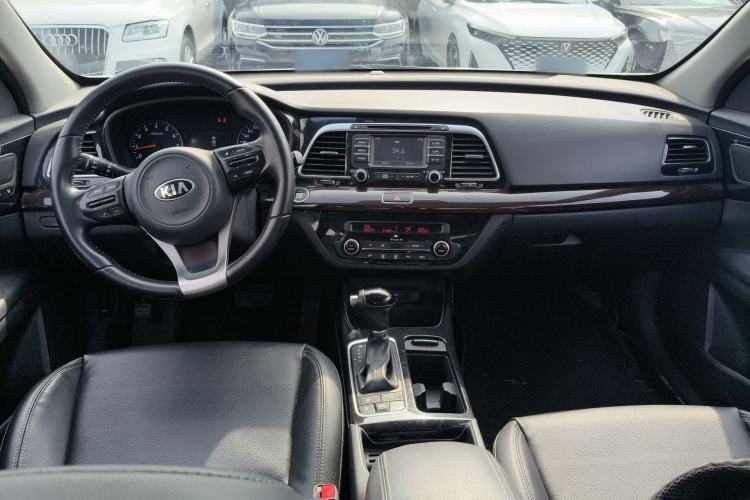 Used Kia K4 2014 1.8L Automatic LUX Center Console