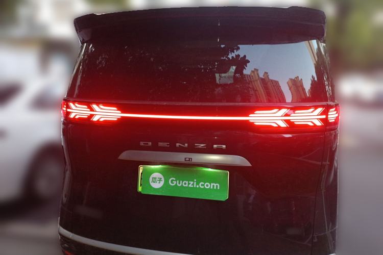 Used Denza D9 2024 DM-i 1050 Luxury Model
