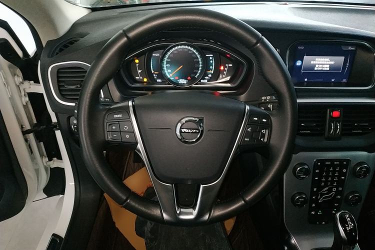 Used Volvo V40 2019 T3 Smart Luxury Edition Steering Wheel