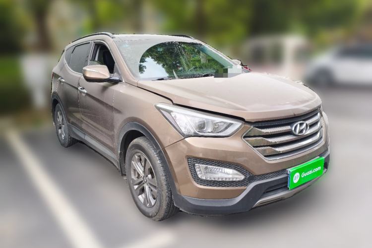 Used Hyundai Santa Fe 2013 2.4L Automatic Two-Wheel Drive Smart Version Front Right 45 Deg