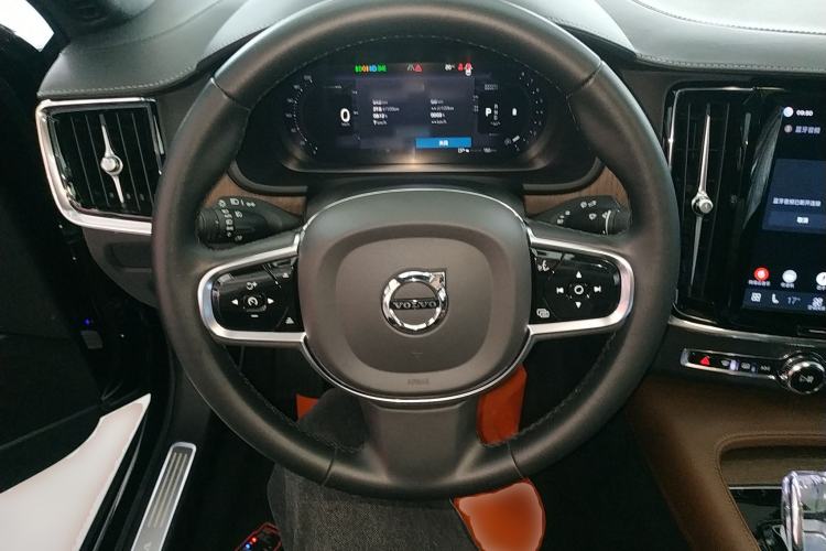 Used Volvo S90 2024 B5 Luxury Smart Edition Steering Wheel